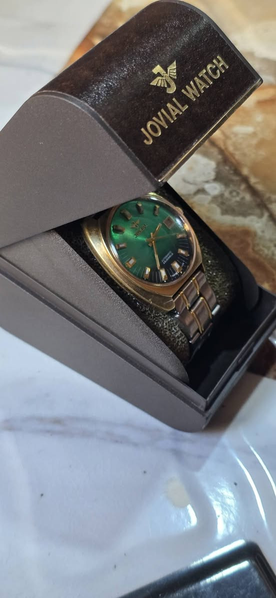 سلام عليكم 
جوفيال فنتج سويسري اوتماتيك ٢٥ حجر موديل ١٩٦٠ طلاذ ذهب نافذ شهري بالعلبة الاصلية نظافة فول ***********
