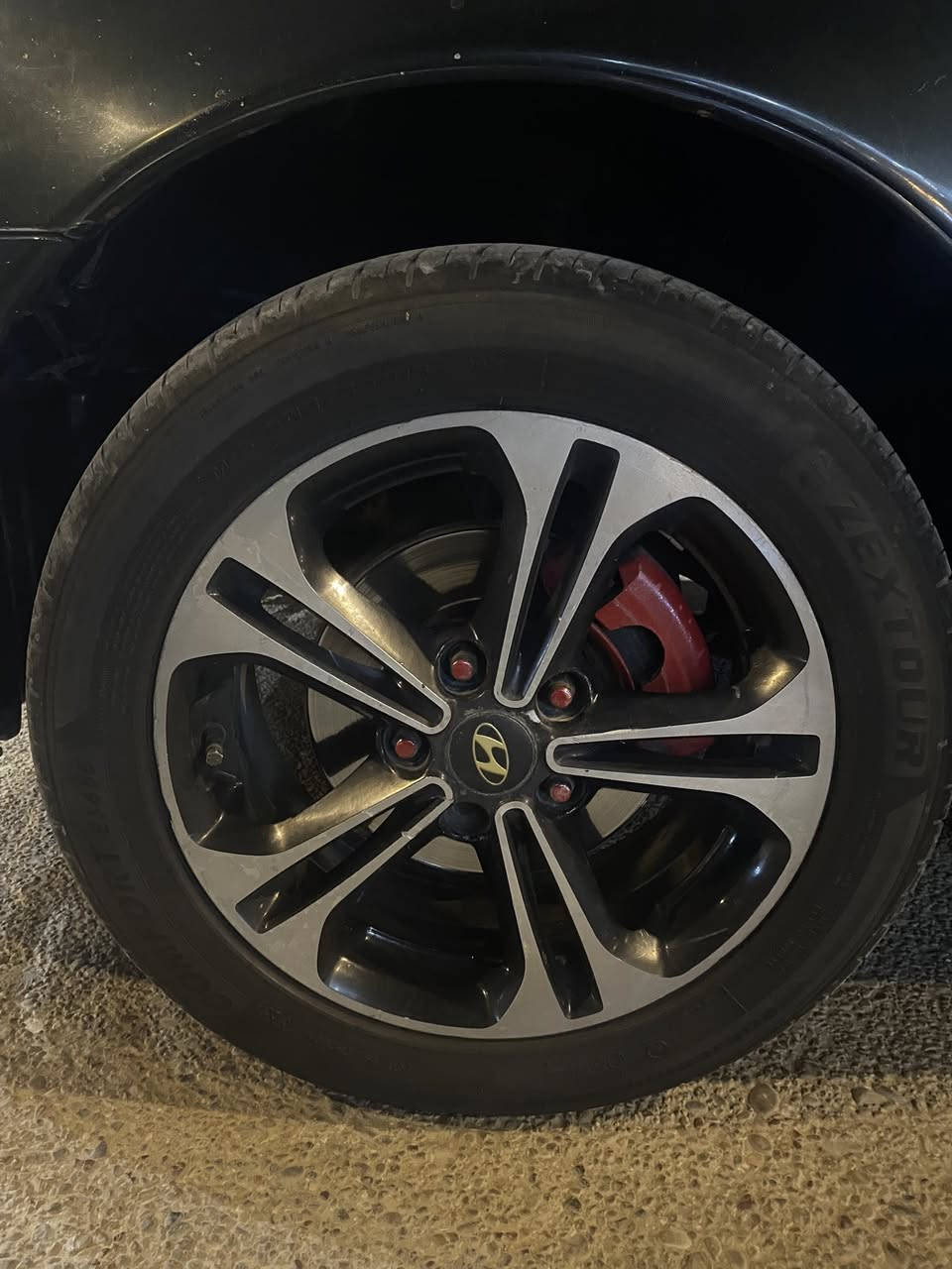 السلام عليكم ويل للبيع حجم ١٦ نضاف 
تايرات نص عمر ب٢٧٥ وبيهن مجال 
***********
