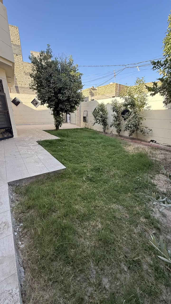 #دار #للإيــــجــــار فارغ 

🏘️ فـٓــــي الـــصــــحـــه 

✅ مساحـــــــة الـــــــدار // 220م

       

    

#البنــــــــــــاء: ⁦🛡️

#الطابــــــــــــــق #الأرضـــــــــــــي
ثـــــلاث غــــرف   نـــــوم  وصالــــــــــة وهــــول كــــبيـــر  ومطـــــــبخ  ومنـــاور ومجـــمع صـــحيــات وكـــراج كبيــر وحــديقــه كــــبيــــره 

الطــــابـــق #الــثــــانـــي 

غــــــرفــــه نــــوم فــقــط 

___________________
للأستفســـــــار عــــــن السعــــــــر يرجـــــــىٰ تـــــــرگ تعليـــــق (السعـــــــــر) #وسيتــــــم #الـــــرد
__________________

#مكتـــــــــب
                🏘️أمــــــــلاك بابــــــــل للعقـــــــار🏘️
#الكــــــــائن

☎️ *********** واتساب☎️‏‪***********‬‏ واتساب
    شارع_الكرامة_قرب_الضريبة_مقابل_التخطيط_العمراني
        
_____________________________________________
