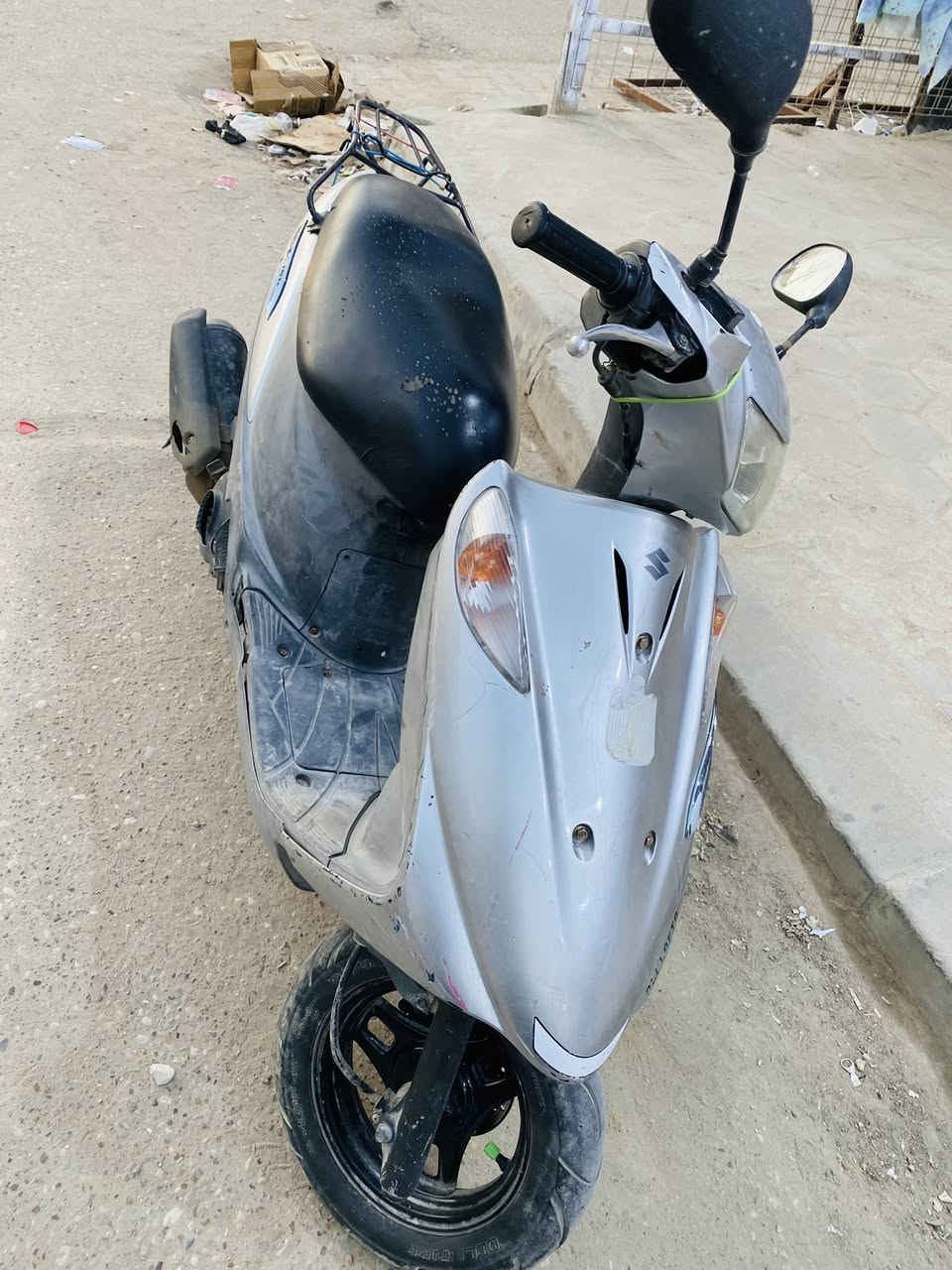 دراجه سازوكي نضافه فول 
الدراجه مفتوحه مبدللها طابوكه كامله توني 
يعني ماعوزها اي شي شغاله نكره سلف شلعه ومعدل فول 
وياها الطابوكه القديمه بيها كير وكلجات وسلف وهندر وقايج غراض تفيد هواي بيها 
مكان ناصريه حي الشهداء 
*********** 
السعر 400
