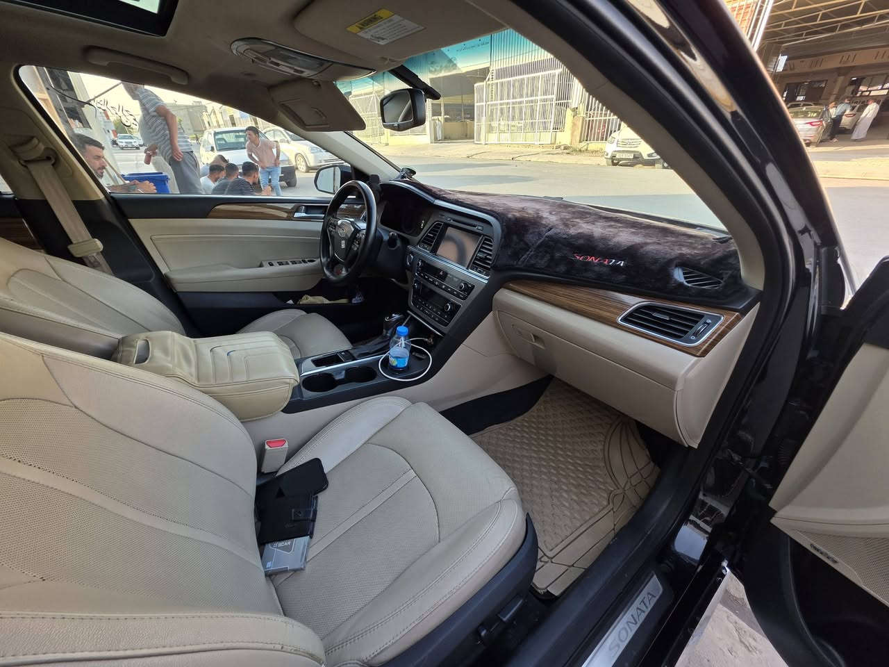 سلام عليكم سوناتا للبيع موديل 2015 السياره فول مفول تخم تايه جديد محرك جديد ماشيه 100 الف ضرر بس بوند مبدل بلادي للاستفسار اتصال على الرقم التالي *********** بي واتساب هم مكان السياره موصل تلعفر
