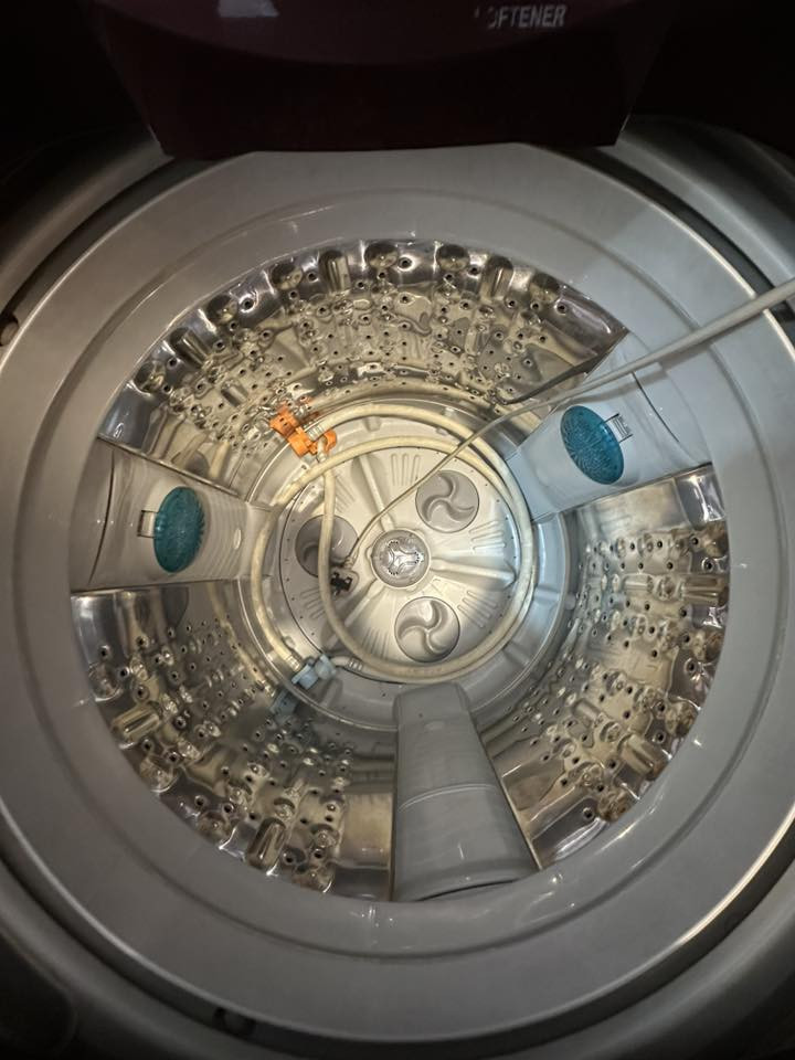 الغسالة سعرها 500 الف
منظفة القنفات سعرها 75 الف
المرجوحة 3 نفر 160 الف
المكنسة الشحن 160 الف
***********
