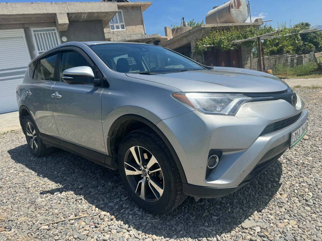 Rav 4 2018 xle
نیو چاملغی سەیاق بۆیاغە بەبێ ناو
وێنەی حادیسەکە دانراوە
ئێرباگی تەقیوە
سەنەوی بەناوی خۆمانە تا 2028
ئۆیل پەمپی مەکینەی گۆڕاوە
یەک مەسرەفی نیە سەیارەکە
نرخ : 178 معامەلە
شوێن : قەڵادزێ
*********** بشدار, السليمانية
