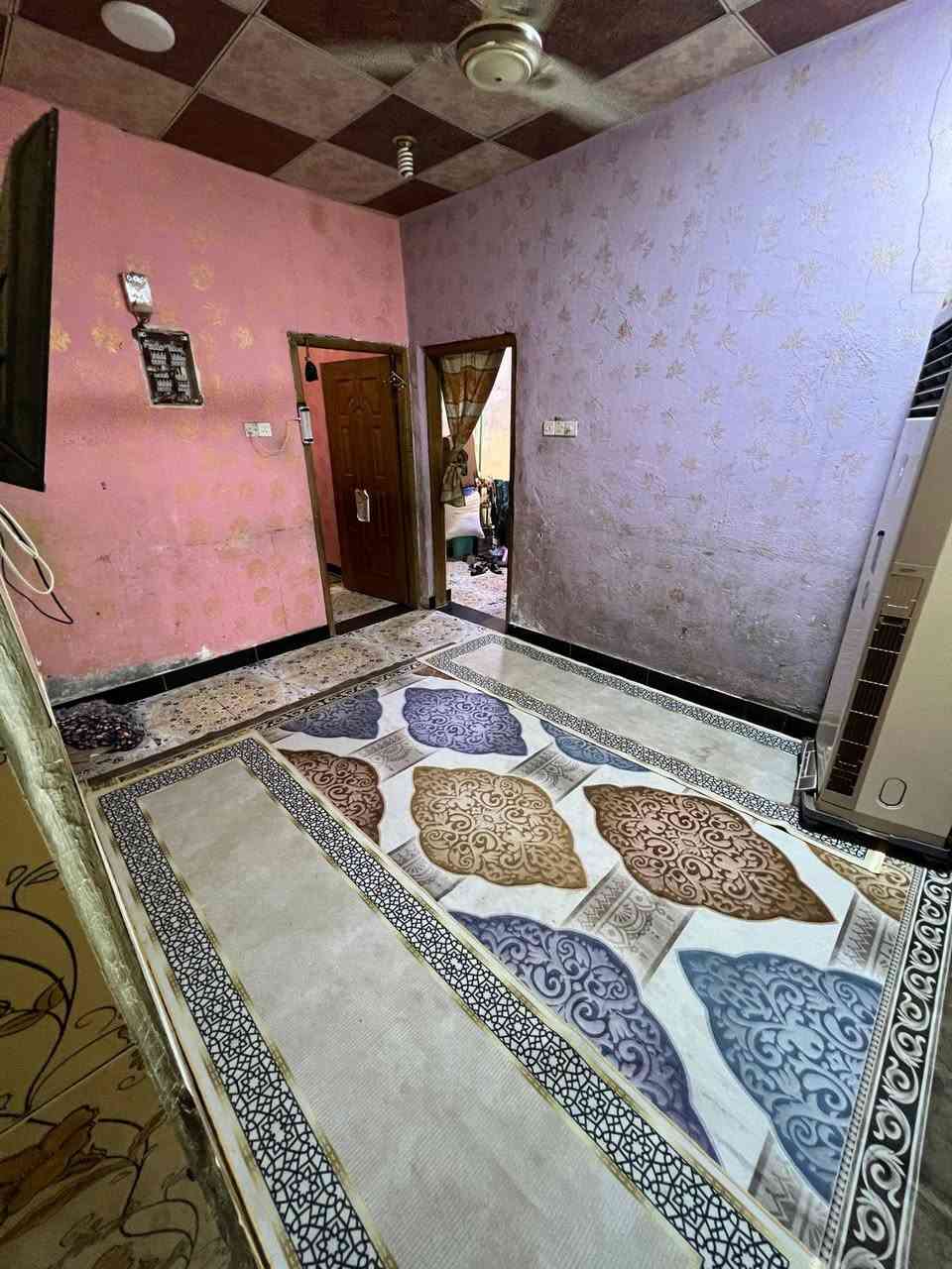 طابقين الطابق الارضي بيه غرفتين وصاله واستقبال ومطبخ وحمام داخلي وحمام خارجي 
الطابق الثاني بي غرفتين وصاله ومطبخ وصحيات مشتركه
[]الطابق الارضي كونكريت 
الطابق الثاني عكاده
 : السعر ١٤٠ وبي مجال
 المساحه ١٥٠ متر؛؛ *********** البصرة, العراق
