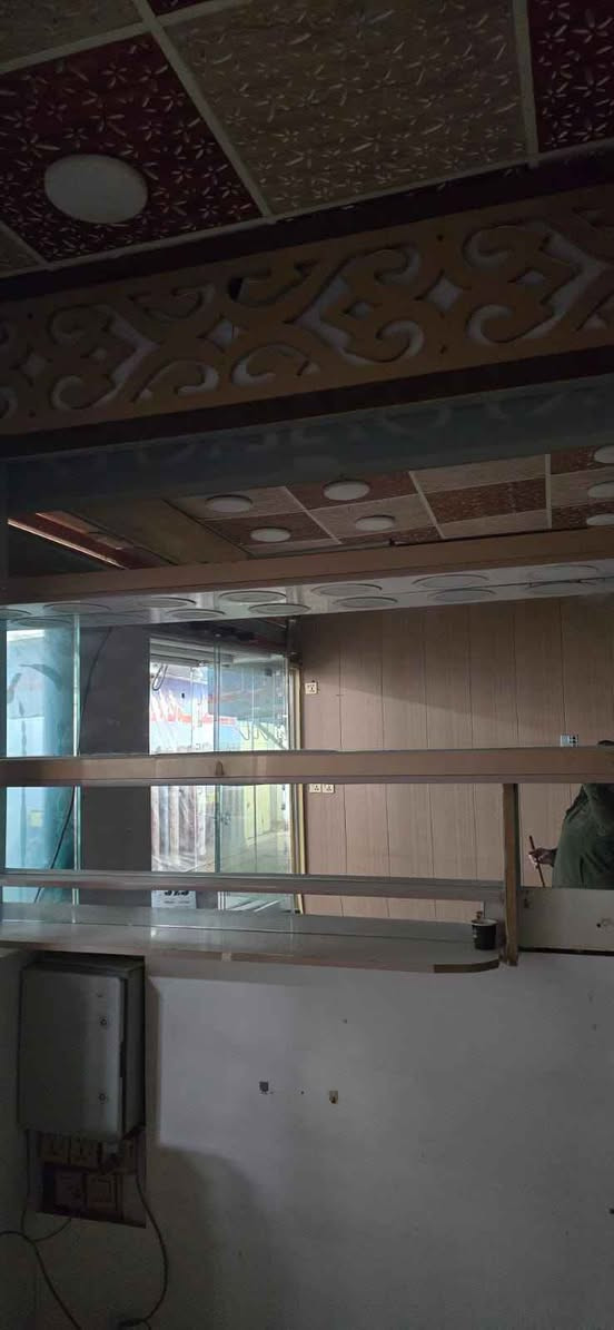 ميوزة mdf للبيع مكاني نجف 
قياس الميز عرض ١.٥٥ ونزال ٥٥
قياس العارضه الجام عرض ١.٣٠ ونزال ٤٥
*********** النجف, العراق
