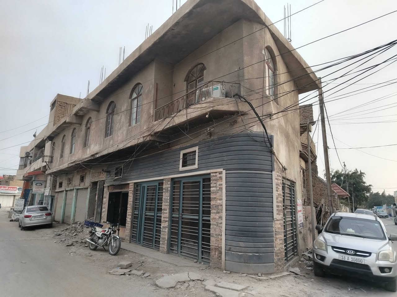 للبيع عقار تجاري مميز في أحد أهم المواقع الحيوية في حي شبر وسعر جدا مميز مقارنه بالسوك 
📍 ركن مقابيل مديره إجرام بابل في حي شبر
📐 المساحة الكلية: 400 متر  بواجهة 20 متر مربعه
📜 
🏗️ المكونات:
 • بيت متروك و محلات تنباع عرصه تفليش .
 •   موقع زاوية (ركن) مميز جدا
بالإمكان تنبني بناء حديث تصل عائداته السنويه إلى أكثر من 70 مليون

📞 للاستفسار والتواصل:
***********
***********
***********
