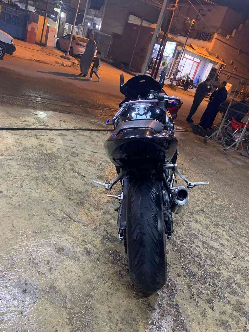 السلام عليكم ، افوراي مكينة مكفولة صوت ونفخ وحماوه
مفتوحة مرة وحدة💕.
دسكات امامي خلفي جديد✅.
يدات بريك رياضي اصلي✅.
اكزوز رياضي✅.
وشوم كفرات خفيفة✅.
تايرات جدد وكالة💙.
الدراجة عليها ادامة من دهن وفلتر ومي راديتر اصلي وبلكات NGK من الوكالة✅.
يدات رياضي✅.
موي خفاش اصلي رياضي قلاب✅.
زنجيل جديد وكالة✅.
الدراجة ماعوزها بس سايق كلش نظيفة ما شاء الله💙.
كيرها مكفول✅
 عقل كفالة عامة💙.
بريكات كله ع طخه💙.
يعني الدراجة متصرف ربع عليها حته بانزين محسن بيها😂💙،
السعر اتصل💙.
المكان بغداد
الرقم : *********** اتصال واتساب ورصيد موجود💙.
