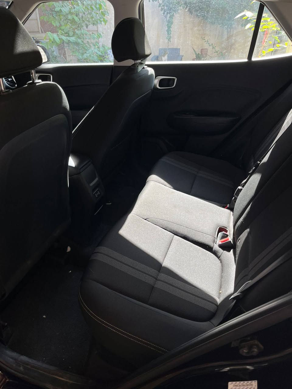 السلام عليكم ...
هونداي فينو 24 لون اسود .
عداد :20الف كم تقريبا.
مواصفات :سلايد .رادارات جانبيه اماميه .كاميرا خلفيه .
الميكانيكيه:محرك بحاله ممتازه گير بحاله ممتازه كهربائيات بحاله ممتازه تبريد بحاله ممتازه عدادات بحاله ممتازه ..ماذكر جميعه على وضع الشركه 
الحادث :بدون اي ايرباك او ضرر  في الشواصي.
صبغ ربع البنيد وتبديل الصندوق الخلفي .
مكان السياره :العامريه ***********
السعر :13500$ بي مجال قليل .
