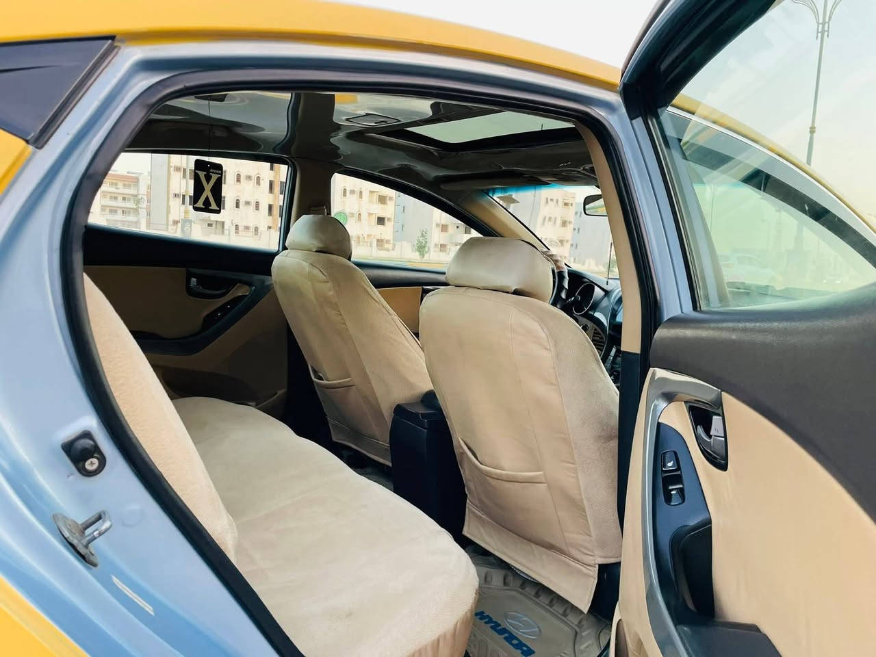 السلام عليكم للبيع هونداي ألنترا موديل 2013وارد امريكي حادث بس جاملق بدون دواخل شرط ولباقي مكفول كفالة عامة اليبل واحد مواصفات فول فتحه تحكم ستيرن بصمة شاشة كامرة كشنات كهربائي داخل بيجي تبريد بيانو نضام ايكو سيارة جديدة وجاهزة  من كلشي  تبريد ثلج حدادية تخم تاير  كير ومكينة 1800  دوش  مكفولات وسنوية الغاية  2030 هية وغرامة مصفرة خط وبحث كربلاء  بغداد  سيارة احلة من صور السعر105 الاستفسار *********** مكان السيارة كربلة
