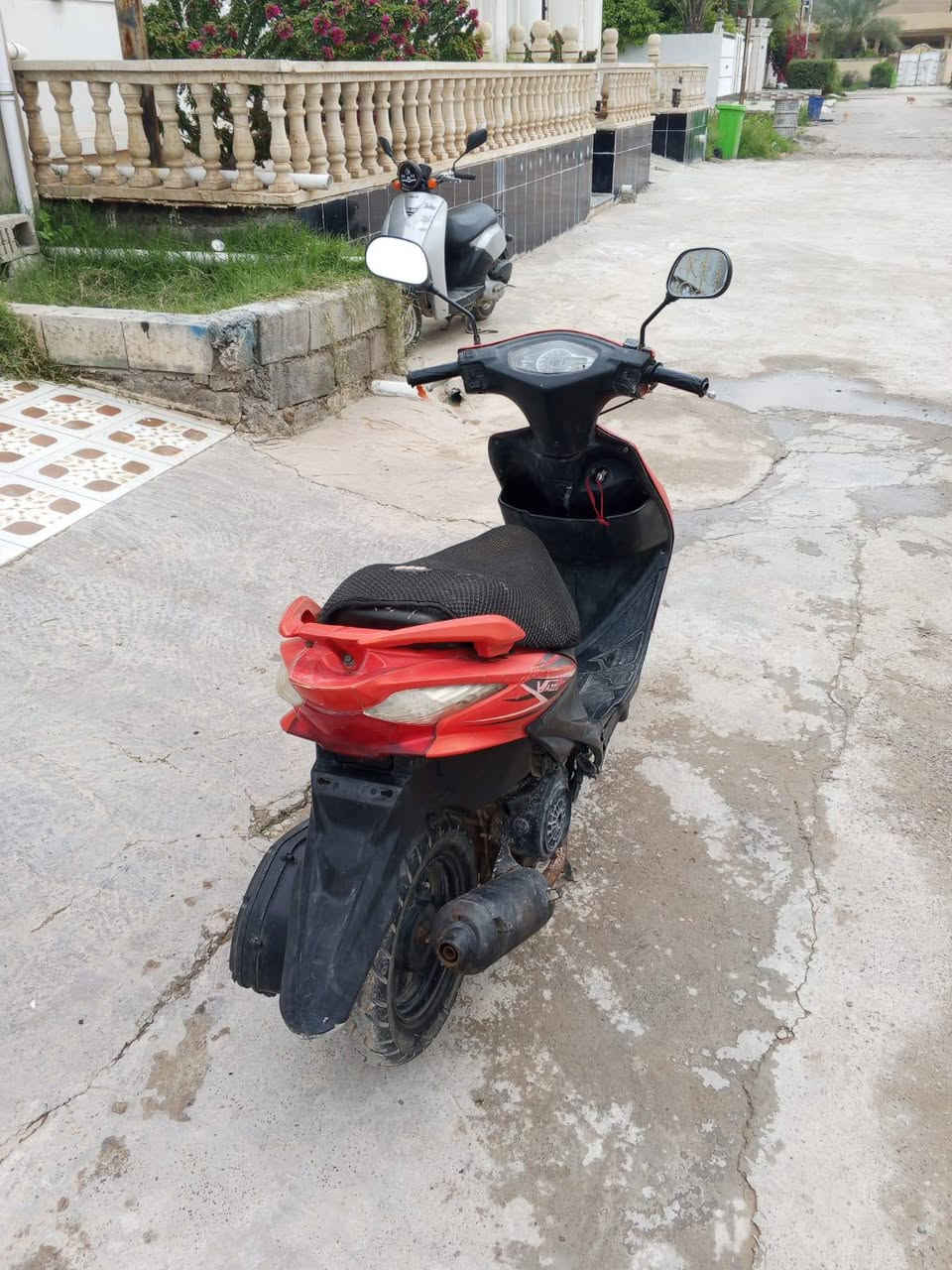 السلام عليكم
ادرس موديل 2021 محرك مكفول اول مره ينفتح مكينه خرسه شلعه ومعدل فول كهربائيات كلها شغاله سلف شغال تخم تاير جديد قفل جنطه قفل استيرن السعر 300 وبيها مجال مكان الدراجه الاسحاقي مركز الناحيه للاتصال *********** ***********
