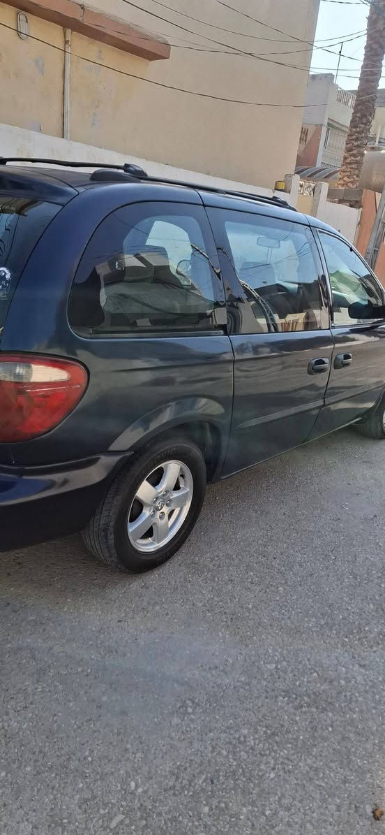 دوج كرفان موديل ٢٠٠٤ رقم بغداد انكليزي بسمي 
محرك ٣٣٠٠ 
الملاحظات
١. محرك شغال وفول بس بي صوت 
٢. الفان فقط ضعيف تبريد غاز بيها
٣. ابطانه مال جاملغ جهة الصدر مابيها 
٤. مشط ستيرن نص عمر 
٥. حزام صبغ
وهاي كل الي بيها وعليها ... والسيارة بسمي ورقم بغداد تريد تحويل او وكالة حاضر 
السعر ٦٢ وبيها مجال ومكاني ديالى 
***********
***********
