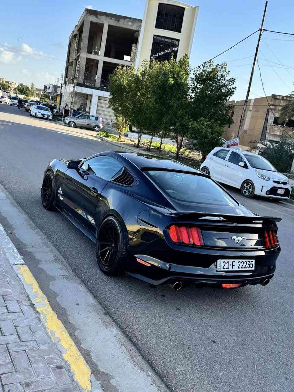 السلام عليكم 
فورد موستنك 2016 / مكينه V6  كير عادي ماشيه 70 مايل حقيقيي السياره جديده بمعنى الكلمه رقم سليمانيه مميز مكان السياره بغداد السيديه وهذا رقمي *********** حيدر
