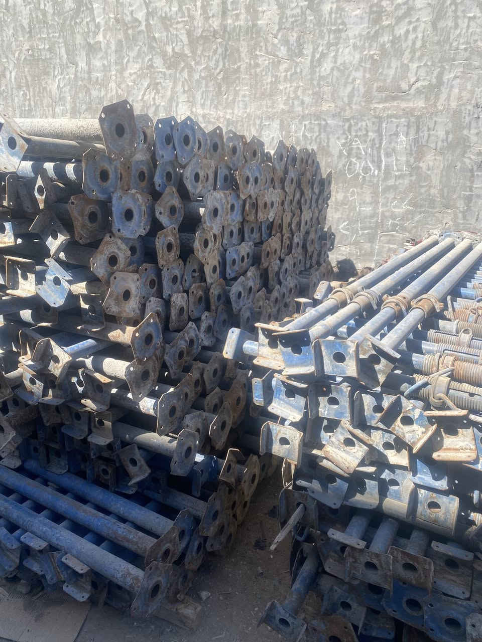 للبيع جكات حاظن سن خشن وزن ثقيل 14 كيلو حرف الQالاصلي 
العنوان حله ***********
