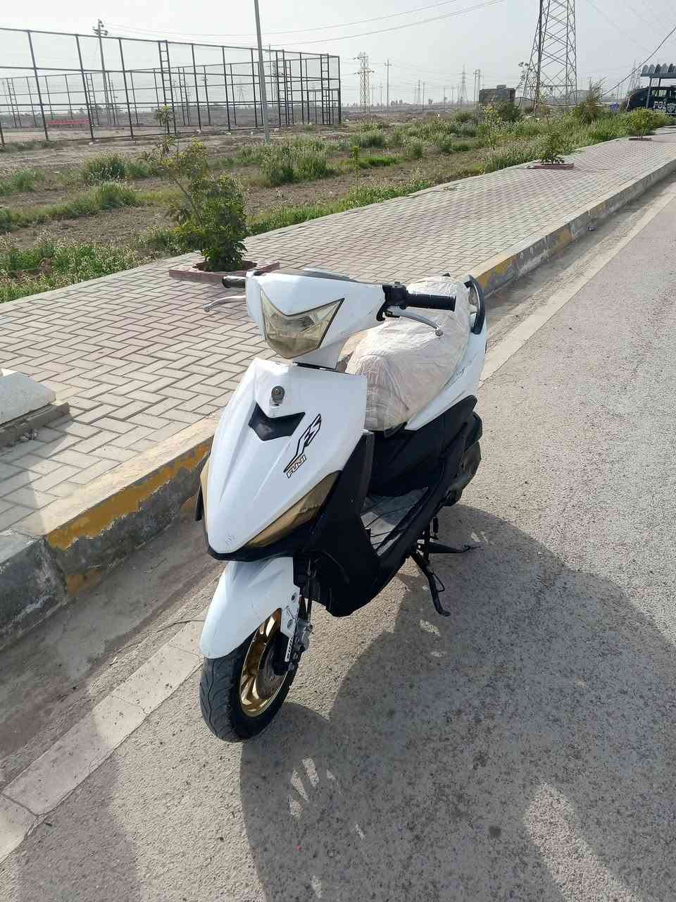 دراجه ماكس حديث 
♦️شغاله مكفوله مكينه ماكس عدله ياباني سبانه مواصلتها شرط يدك ١٢٠ وجيب فيتر وياك وافحص
♦️كهربائيات اشاير لايتات زنون قوي بك لايت لد استانات كهرباء عداد إلكتروني ويل كب نجمه بلادي حساس ابريك خلفي وامامي شغالات 
♦️شغاله شرط نكره سلف  
♦️بريكات امامي هايدروليك 
♦️بريكات خلفي دسكات
♦️كفرات اصليه البلادي مالتها  
♦️دراجه فووول شغل واطلع وين متريد 
♦️دواسه رجل

السعر 350 بيه مجال بسيط

((الموقع صلاح الدين ناحيه الاسحاقي مركز ناحيه ))
للاتصال علرقم
***********
