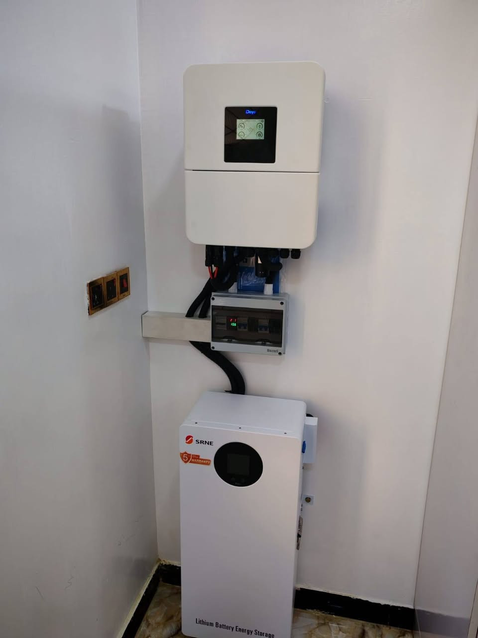 🔴اعمال #شركةسولرماجك مستمرة من شمال عراقنا العزيز وحتى جنوبه !!!!
تم بحمد الله تنصيب منظومة شمسية (20 امبير) ، في محافظة #صلاحالدين .
تتكون المنظومة من :
✅ 10 الواح نوع #لونجي قدرة 620 واط .
✅ 1 بطارية نوع SRNY  #ليثيوم بحجم 16  كيلو واط.
✅ #اتفيرتر هايبرد نوع ديا حجم 6 كيلو واط .

لِرؤيا عصرية حديثة واشراقة جديدة مغايرة لواقع البلد تقدم شركتنا خدماتها للطاقة الشمسية حاملة على عاتقها تقديم جميع الحلول المناسبة لحل أزمة الكهرباء .

انتظرونا بقادم الأيام بأعمال أكبر.

للتواصل :
***********
***********

#طاقةشمسية #طاقةمتجددة #العراق
