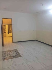 بيت البيع المساحه 100.   كراج ومطبخ وستقبال وغرفه نوم السعر 75.  الأسف...