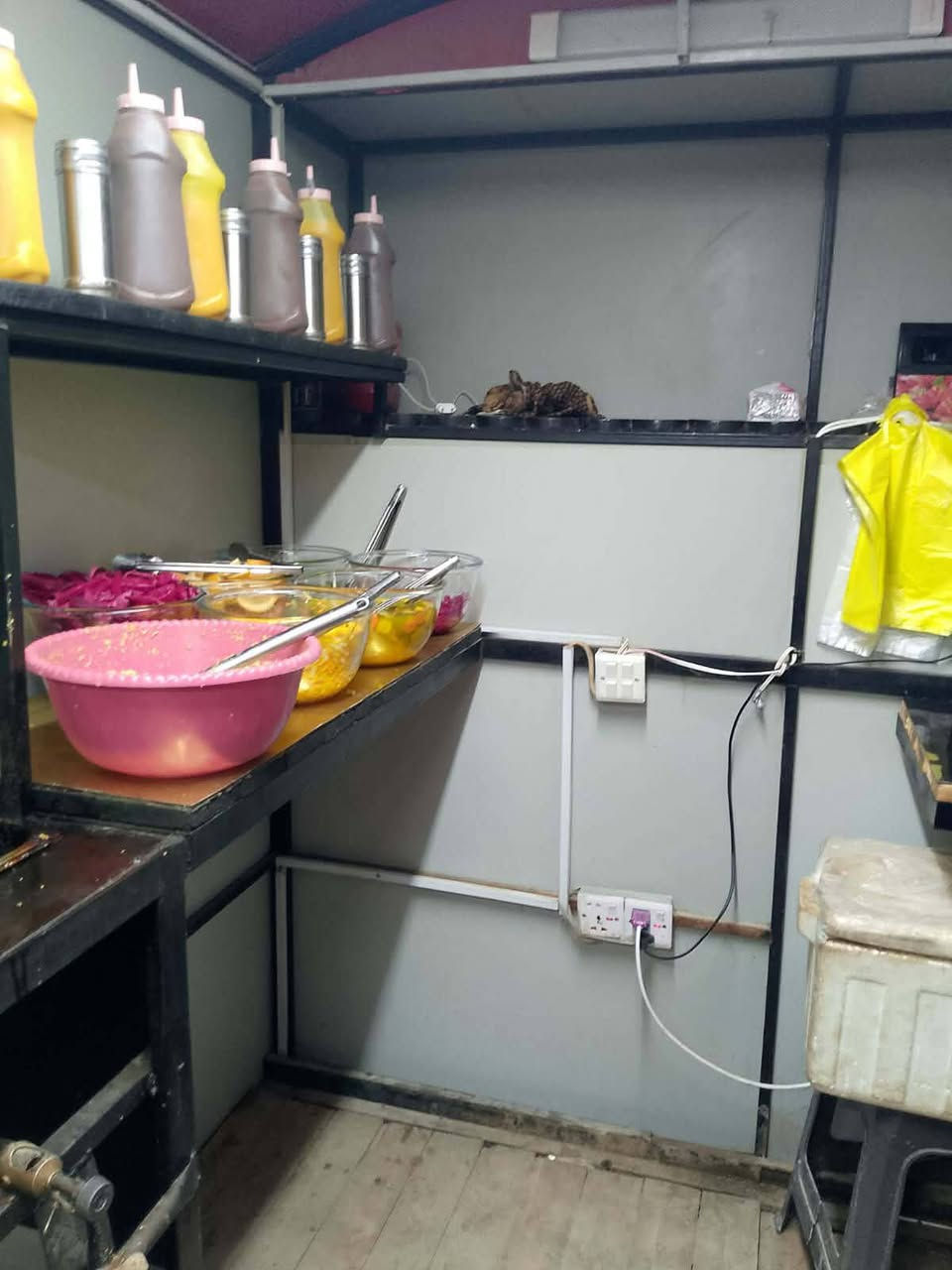 للبيع: ستوتة كافتيريا 🌯🥤
​التجهيزات: مجهزه (طباخات، شوايات همبرغر، ورفوف) 
​الأوراق: أوراقها أصولية وكاملة 100%.
​السعر: مليون و350 ألف دينار وبيها مجال. 
#خاص النجف, العراق


**إذا كنت صاحب هذا الإعلان وتريد حذفه لأي سبب، رجاءا أرسل رسالة إلى الدعم الفني**