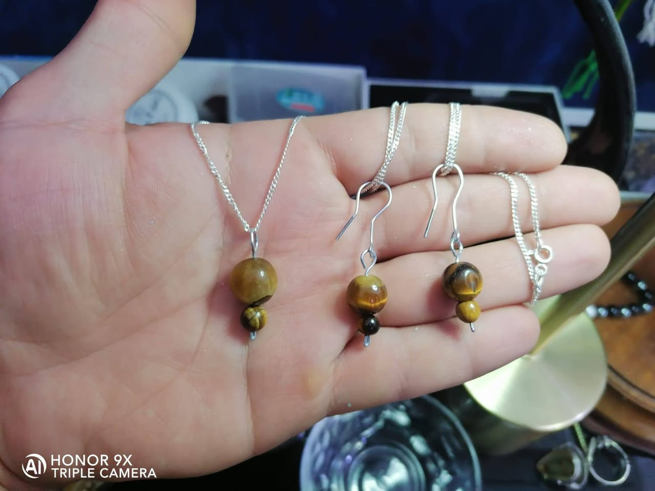 كلادة وتراجي وزنجيل فضة عيار ٩٢٥ من حجر السليماني عين صريحة للخير البركة والرزق والمحبة والقبول
سعر العرض ٣٥ الف دينار مع التوصيل


**إذا كنت صاحب هذا الإعلان وتريد حذفه لأي سبب، رجاءا أرسل رسالة إلى الدعم الفني**