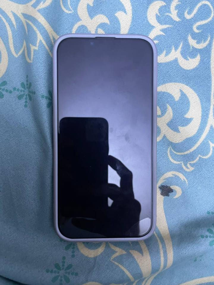 السلام عليكم ايفون١٣ عادي مكفول للبيع ذاكره ٢٦٥ كله شغاله و شرط النظافه سعره ٤٧٥.    
*********** واتساب
