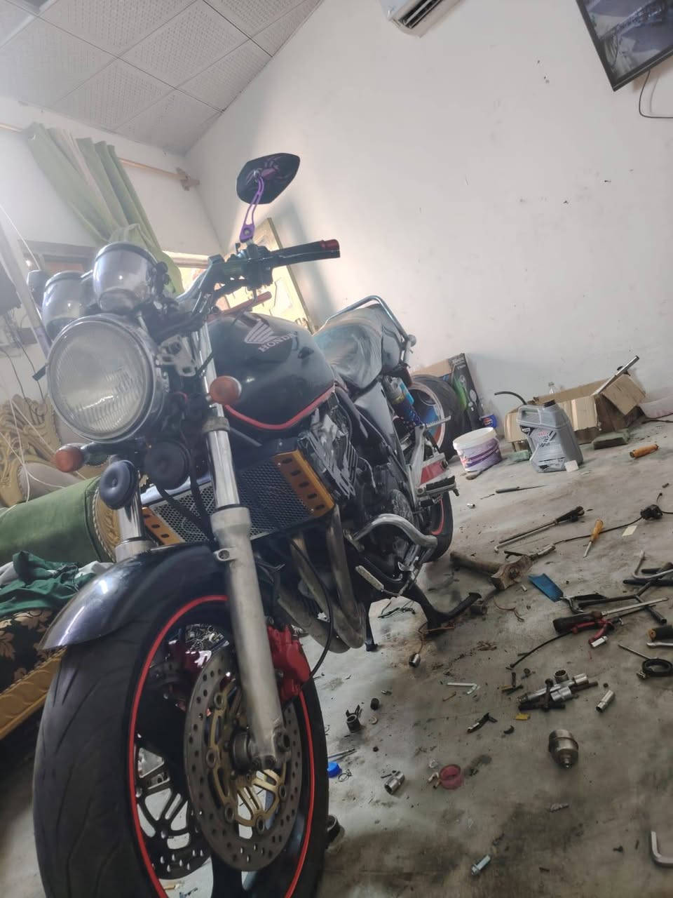 سلام عليكم
من رخصت الادمن 

سيبي جيل اول دراجه مكمركه وكامله 

دراجه نصبتها شوفت عيونكم كشرها هاي يرادله خفايف 

مكينتها لففشكه جوى نكسرت رفست 

شغاله نكره فقط عوزها الفشكه مال مكينه الي جوى 

سعرها. مناسب 

الانبار رمادي مكان الدراجه 

تواصل ***********
