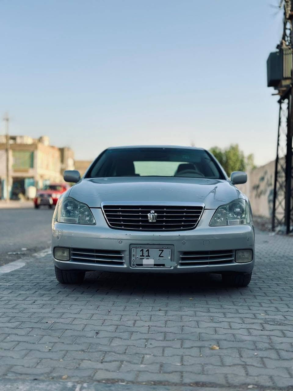 السلام عليكم ورحمه الله وبركاته 
تويوتا كراون شاهينة 2004 لون بحري 
تسجيل جديد قرار 48  رقم انگليزي بغداد  باسمي سنوية ل 2030
دكمتين شاصي 182 مكينة 6 سلندر 
دواخل بيجي 
كشنات مخمل وامامية كهرباء 
استيرن كهربائي خزن + تحكم ستيرن + مثبت سرعة
السيارة بصمة تشغيل واربع ابواب وجنطة والجام يصعد وينزل بالبصمة
مري شفط + هيتر + ترحيب 
كاميرا خلفية + شاشة لمس وخزن اقراص
حساسات امامي خلفي
تبريد امامي وخلفي 
دشبول وتحوير امارات
حداية جيدة
بيه نقص تبريد عاطل وشغلات بسيطة من تجي تشوفه اكلك بيه
مكفولة عدا القمارة وشوية صبغ بالجاملغ الامامي مقدار شبر
واتساب او للاتصال 
***********
