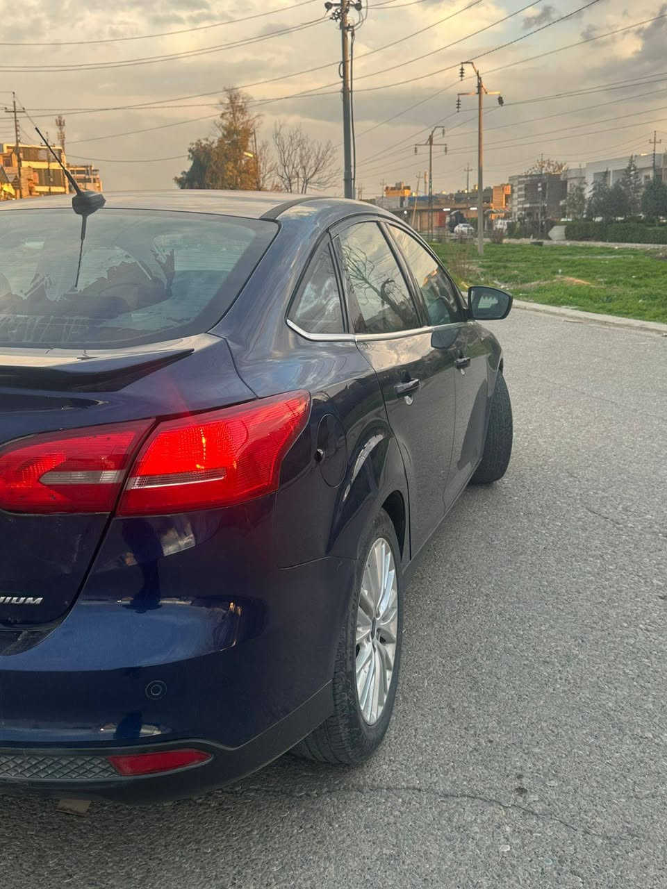 السلام وعليكم اخوان 
فورد فوكس  Titanium  2017
بصمه                                  تشغيل عند بعد 
رادارات                               تحديد مسار 
لدات ابواب                         د شبول 7 اللوان 
كشنات هيتر                        ستيرن هيتر 
كشنات كهرباء      
+ تعمير بلكامل صدر جديد زيرو 
 حشوه كير كلاج وماشات بولبرن زيرو 
نوزلات جديده  فيول  بم  + وتر بم جديد  اذانات محرك + كير جديد 
٤ تايرات جدد
ضرر السياره صندوق بارد وجاملغ خلفي وامامي بارد + باب السائق صبغ 
أ
السعر دفتر = 100 ورقه 
مكان أربيل 
الرقم ***********
