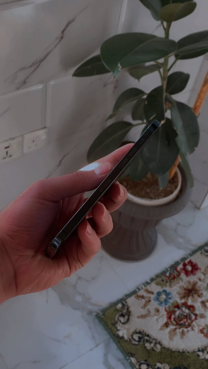 iPhone 12 pro max
 ذاكره 128
بطاريه 87 
نموذج m
تك سيم 
مبدل شاشه اصليه شرط 
فيس ايدي شغال 
شاشه 3 خيارات 
مابي اي خلل كله شرط 
سعره 295 الف 
***********
