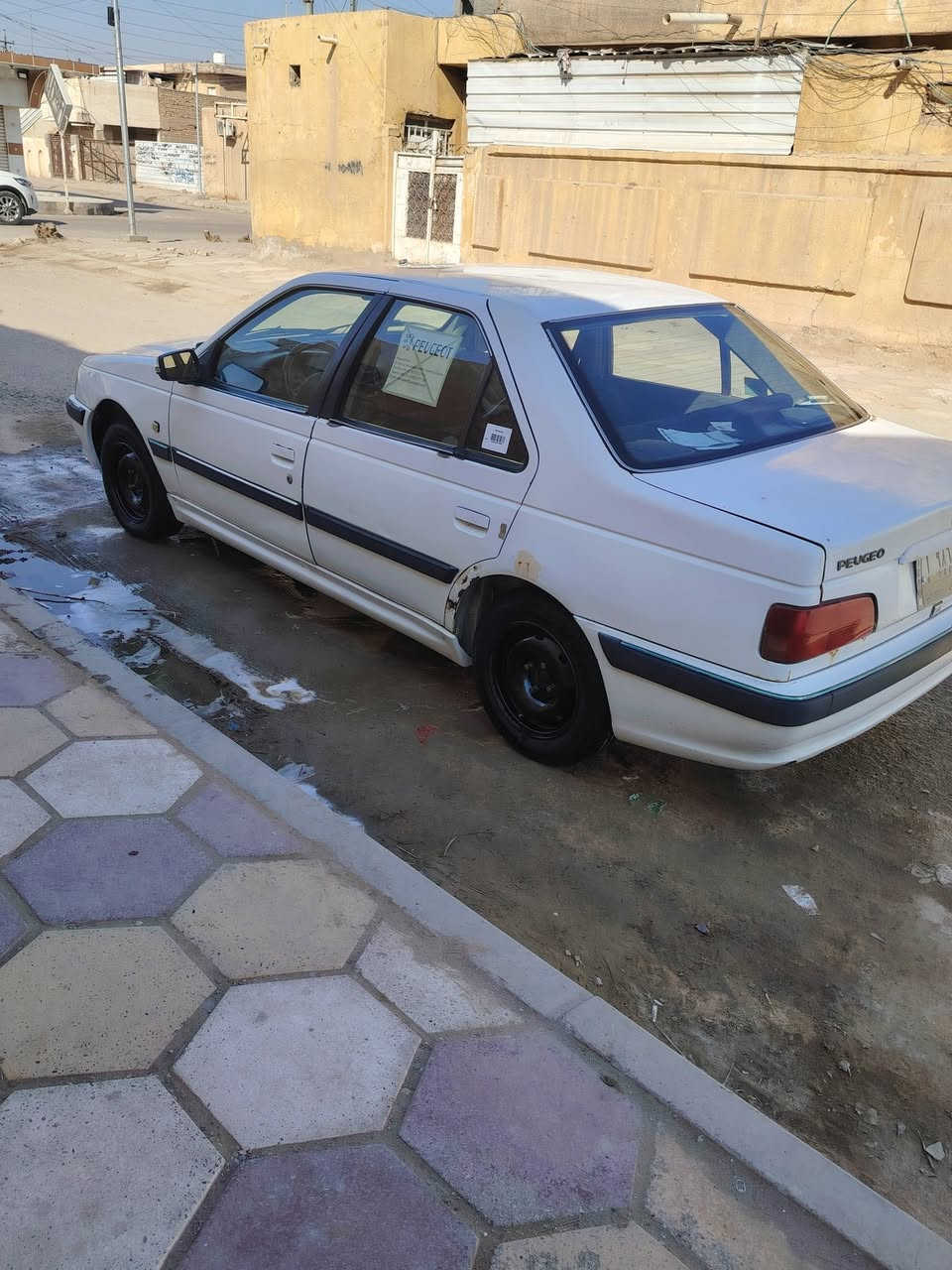 سياره للبيع بيجو بارص موديل 2013 باسمي بيه هلالات بسيطه كلها شغاله تبريد تدفئه تخم تاير حداديه مكينة خير من الله *********** واللي يحب يتصل هذا رقمي
