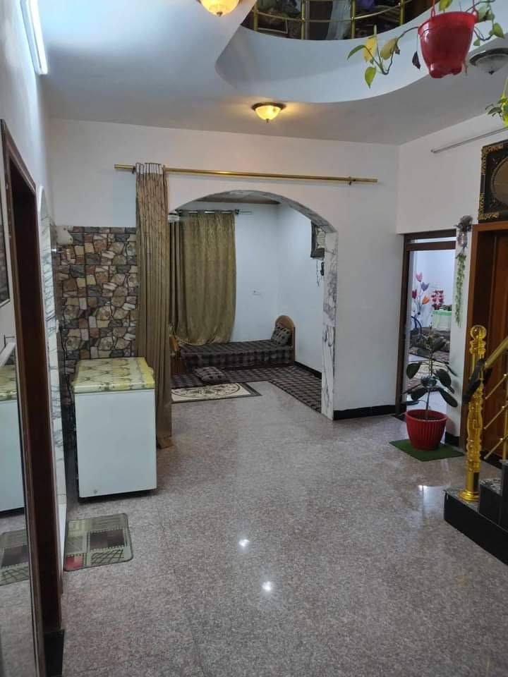 سلام عليكم متوفر بيت للبيع زراعي  بالقوسيات مقابل بانزيخانه المهند قريب من مدرسة نبأ العظيم مساحة 225 م واجهة 13 خدمات كاملة  وصل بلدية قرار 25 سعره 85 وبي مجال  يرهم مع معارضه بيت بالإيمن طابقين اتصل ***********
       ***********
