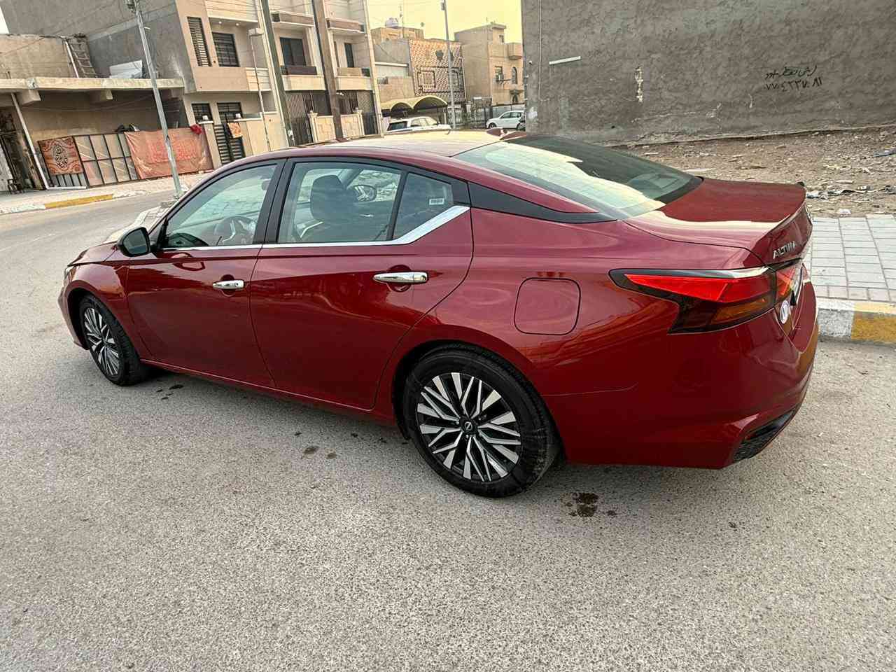 نيسان اليتيما ياباني اصل حادث كدامك جاملغ اتبدل ونصبغ وشويه من الباب صار صبغ هم تتابق لون 
موديل 2024 بدون ايرباك
السياره فول SV 
الSV معروفه مواصفات
بصمه تشغيل 
بصمه ابواب جهتين 
تحكمات ستيرن جهتين
شاشه جبيره 
شاشه اعطال وتحكمات 
كامره خلفيه
انضمه قياده
رادار امامي 
رادارات جانبيه
حساسات خلفيه
توقف ذاتي امامي 
توقف ذاتي خلفي 
لايت LED
محرك 2500 المرغوب 
السياره دخول جديد وترقيم جديد بأسمي
سياره موجوده بشارع فلسطين  
سعر هذا رقمي 
***********

