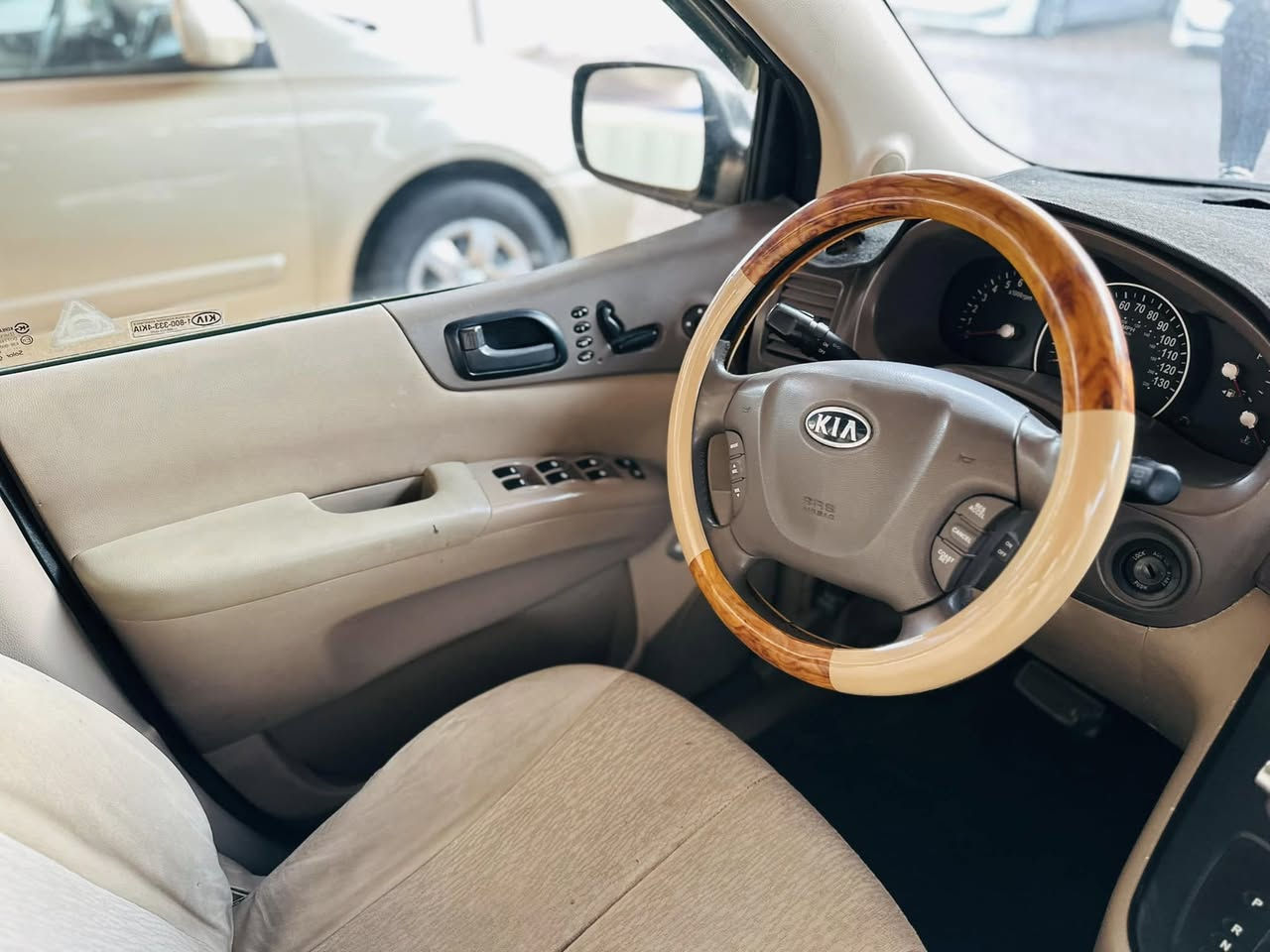 كيا كرنفال موديل 2015 خليجلي سياره جديده 
رقم رايبل بسمي اتصال عله الرقم  ***********
