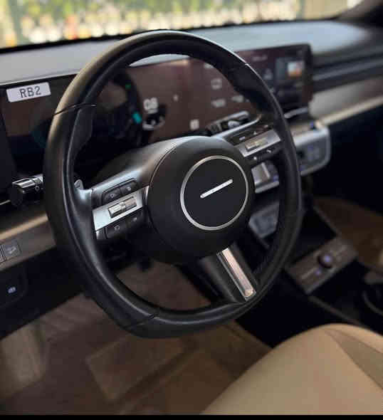 � للبيع | هيونداي كونا 2024 خليجي 🚘
✨ فول فول مواصفات (1/1) ✨

🔹 المواصفات:
• بصمة تشغيل عن بُعد
• محرك 2000 دوش
• فتحة سقف بانوراما
• كشن كهرباء أصلي ٣ طكات
• شاشة متصلة + كامرة دوارة
• شاحن وايرليس
• ويل كب حجم 18
• ليدات أمامية وخلفية متصلة + لايت زنون
• قطعتين تبريد + تبريد شاشة
• أنظمة قيادة (Drive Mode)
• حساس أمامي وخلفي
• سايد بريك بصمة + توقف ذاتي

🛡️ مكفولة كفالة عامة من دعامية لدعامية
⏱️ ماشية فقط 33 ألف كم – بعدها ضمان شركة

📍 رقم بغداد
💰 السعر: 198 وبيها مجال بسيط 
📌 العنوان: بغداد – الكرادة 42

📞 للاستفسار والاتصال:  *********** بغداد
