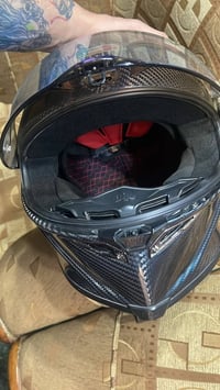 خوذة AGV • كارتونتها • شارع فلسطين
