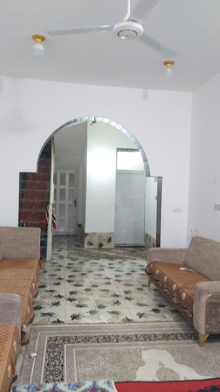 السلام عليكم دار سكن للبيع البناء حديث درجة اولى في الكوت منطقة حي الحكيم نزلة افران الهادي شارعة 10م مساحتة 250م
يبعد عن الشارع العام 200م البناء طابوق درجة اولى والسقف صب مسلح والارضية والجدران سيراميك ويتكون البيت من غرفتين نوم وصالة واستقبال ومطبخ وصحيات داخلية وخارجية ومتوفرة كافة الخدمات ومرقم من قبل البلدية السعر 78 وبي مجال الاستفسار الاتصال على هذا الرقم ***********
