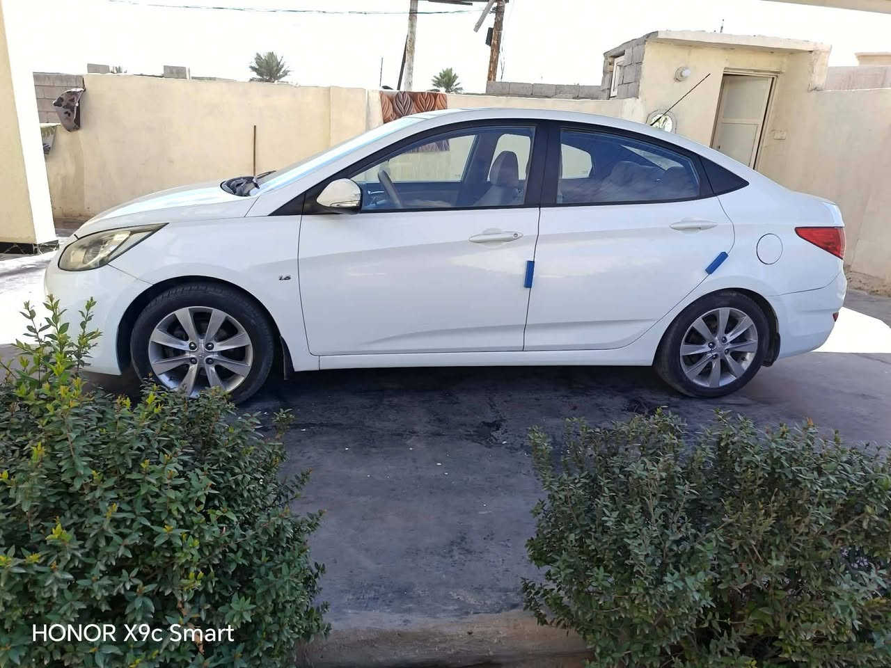 اكسنت خليجي مديل 13فول
فتحه تسك أمامي خلفي
محرك 1600 كير محرك تبريد
صدر تخم تاير كله جديد
رقم بغداد دولي هزه  سنويه كله جديد
بيها فقط دعاميات صبغ
93
مكان بغداد
***********
