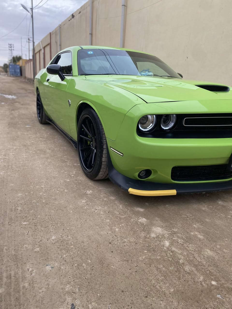 سلام عليكم جالنجر لون تفاحي مميز  مديل 2015  سكات باك SRTللبيع
اومراوس
مكينه 6400
ماشيه 80 ميل 
كشنات تدفئه تبريد ستيرن كذالك
نقطه عمياء
داخل كله كاربون
ولف حماوه ريسنك
درع مكينه
فجوج برمبو 6 بستم
سياره فول هوئيات
تخم تاير جديد جواها 
صوتها طربب
حادثها مثل مال موضح بالصور جاملغ خلفي وامامي كلير
سياره بدون ايرباك جديده سياره بمعنى الكلمه
الي بخاطره سياره اني خادم 
مكانها الانبار 
***********
