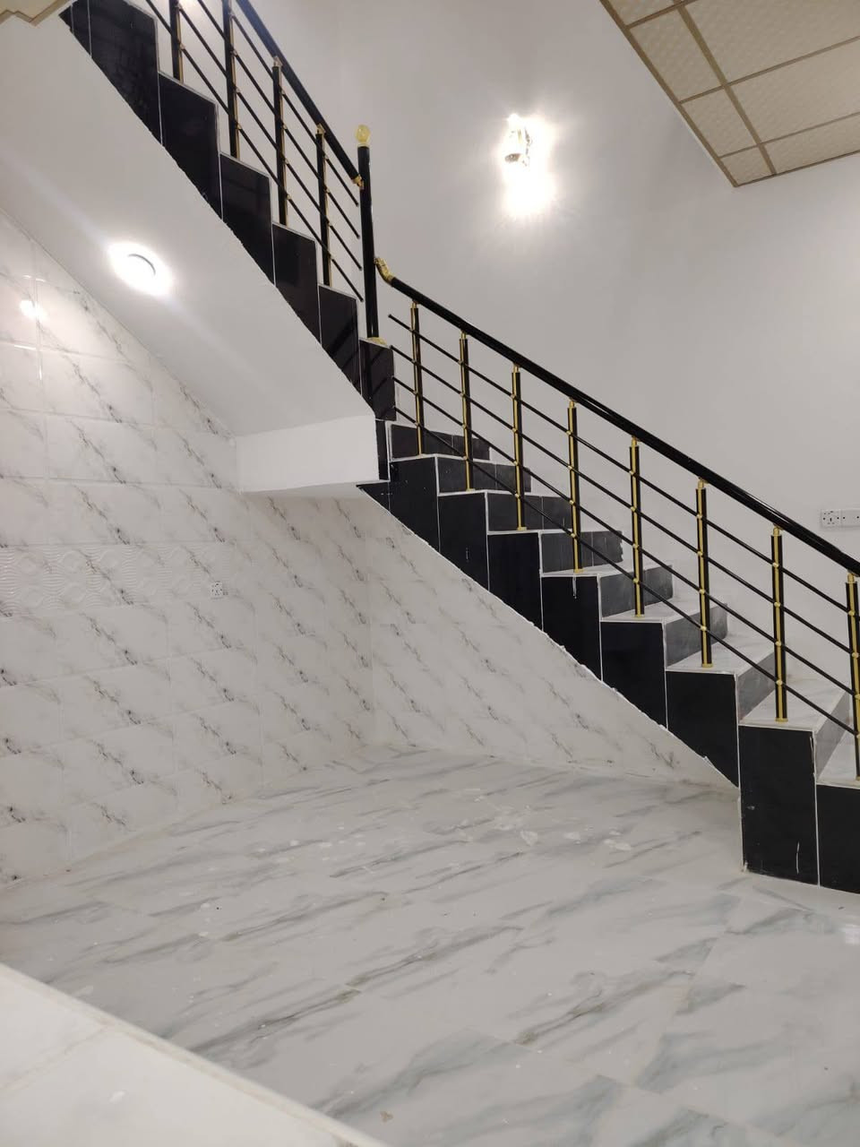 سلام عليكم دار البيع مساحه 100متر قاطين جزء اول طابو زراعي سند 25 العنوان حولي تحرير  زراعي محمد ليله الاستفسار على هذا الرقم ***********
