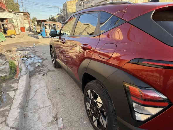 هونداي كونا 2024 وارد امريكي بدون حادث كلين مكفوله من لصبغ ولتبديل رقم بغداد باسمي ماشيه 12 يعني بحاله الزيرو فول موصفات عده الفتحه والجلد 
- لون ماروني - فور ويل -محرك 2000 دوش المرغوب-بصمه تشغيل معه الابواب - وتشغيل عن بعد -هند بريك بصمه -شاشه ديجتل متصله -كراسي كهرباء-فول رادارات 360 امامي وخلفي وجانبي ونضام نقطه العمياء وتحديد مسار وتحذير عن الخروج عن المسار ونضام اوتو بريك عند الاقتراب انضمه قياده متعدده نضام صعود المنحدرات اشاير بالمري تبريد بيانو مناخي منفصل خلفي + امامي تحكم ستيرن 
وبعد بيها موصفات لم يتم ذكرها .
السعر 200 ورقة وبيه مجال بسيط 
للاستفسار /***********
