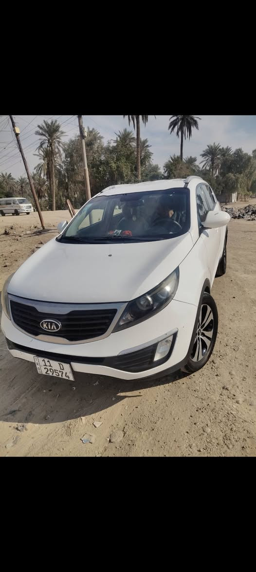 السلام عليكم سبورتج موديل 2012 مكفوله خليجي محرك 2000 مكفول من شركه مابيه اي صبغ سياره حلوه  ماشيه 194 ***********
