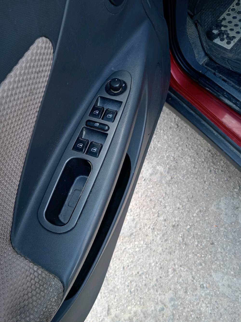 شيري اكس وان ٢٠١٤ رقم بغداد انكليزي باسمي تحويل ثاني يوم هزه سنويه كله جديد
كير اوتو وعادي تبريد تدفئه حساسات لايتات زنون ثلجي اصلي تخم تاير جديد قبل شهر شديته باتري جديد مابيها كل نقص ر بيها  بارد باب سايق مع صبغ دعاميه افقط درايدعاها ٥١ وبي مجال
مكانها بغداد حي الجهاد
***********