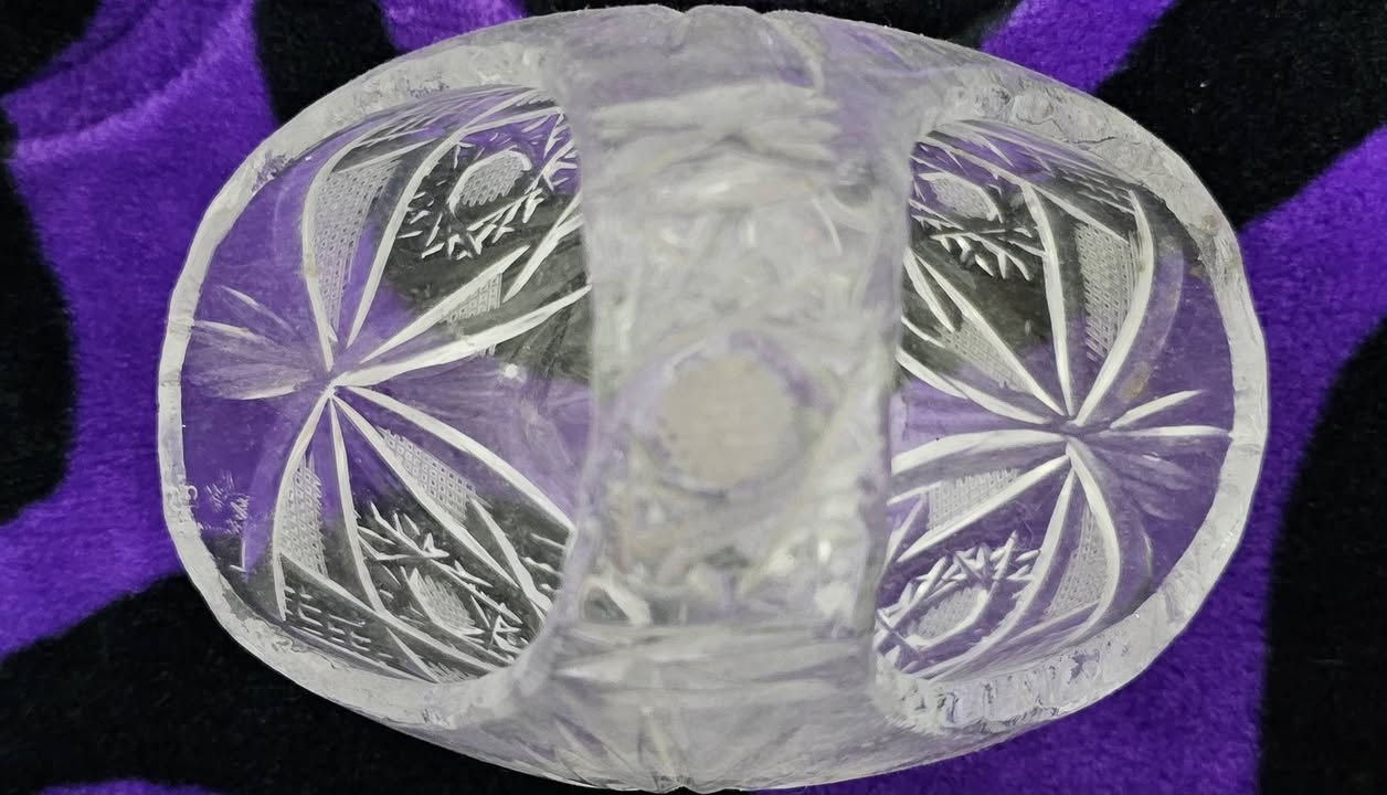 السلام عليكم
طاسه كرستال مع سلة جكليت للبيع
رايده ب40
هاتف ***********
مكاني علي الصالح مقابيل الطوبجي
