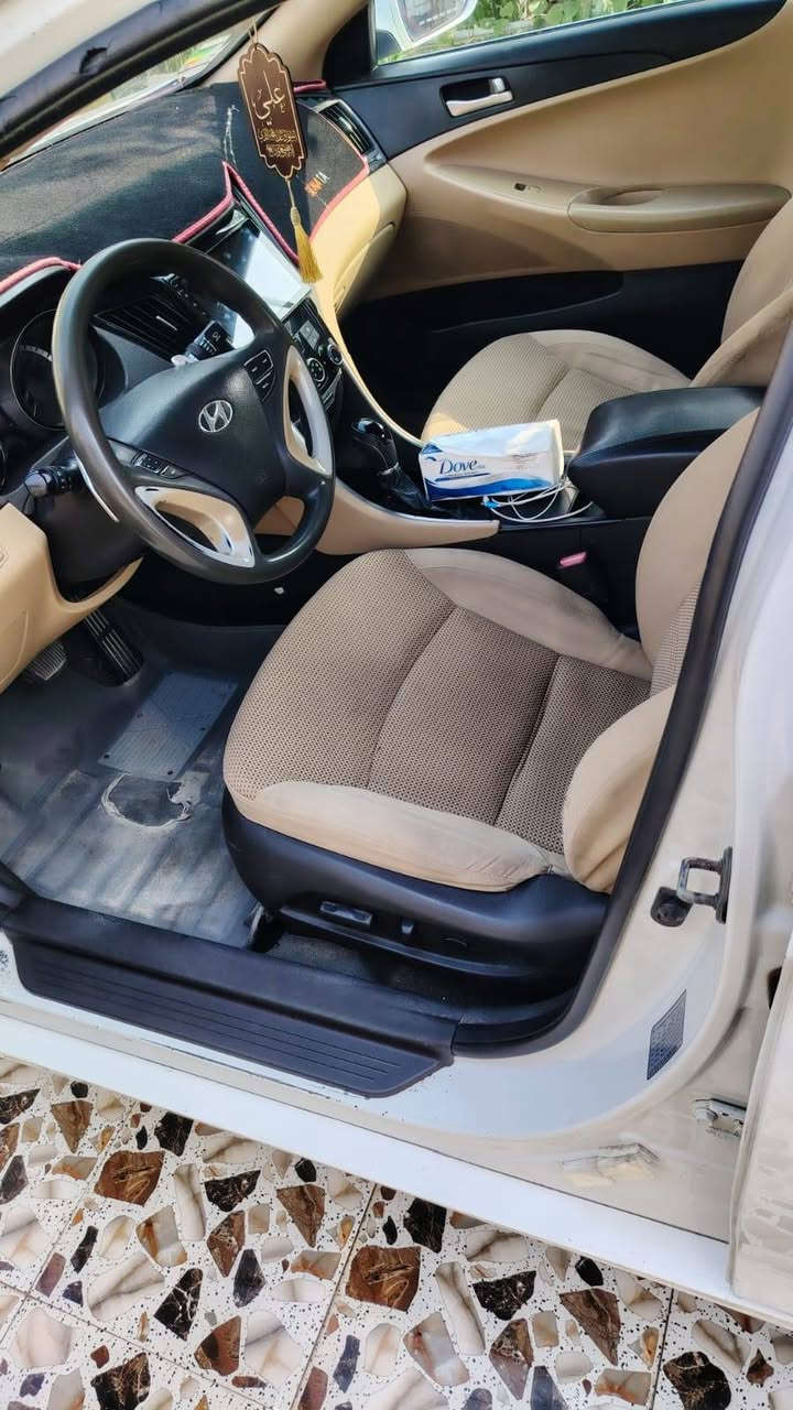 للبيع سوناتا 2013 خليجي مكينه ٢٤٠٠ المرغوب رقم بابل نكليزي مشروع وطني بأي مكان يعجبك تحول السياره جاهزه من كلشي كير وكينه جدد مبدلهن وحداده وتاير وباتري كله جديد بيها ضربه بالحوض كد شبر مو اكثر راجعه بارد فقط جاملغات الوره مصبوغه تجي وشوف بعينك السياره مال جناي جاهزه للاخير مكان السياره ميسان.. ***********.       102
