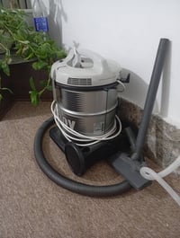 مكنسة كهربائية • جديدة