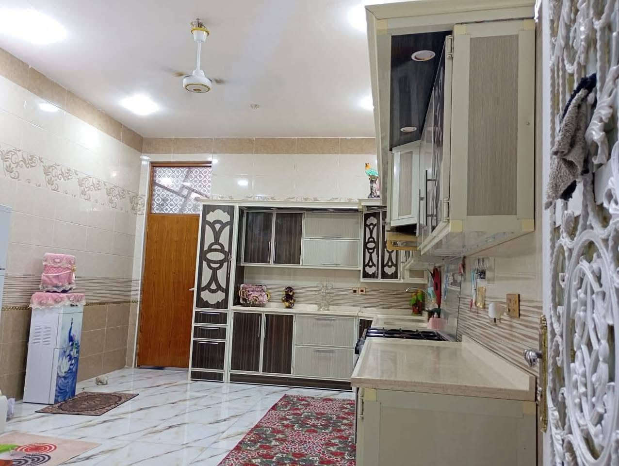 السلام عليكم متوفر بيت كامل من كل النواحي بناء طابوق
بناء حديث 2023 مساحة البيت 700 طابو زراعي سند 25
متوفر ماء وكهرباء ومدارس قريبه  ابتدائيه متوسطه إعدادية مركز صحي العنوان خلف جامعة بابل يبعد عن طريق حله نجف تلاثه كيلو منطقة إبراهيم الخليل ع
للاستفسار اتصل 🗣📲📞***********
