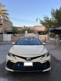للبيع كامري هايبرد تكسي دبي موديل 2023اصل ماشيه110 كيلو كير مكينه بطار...