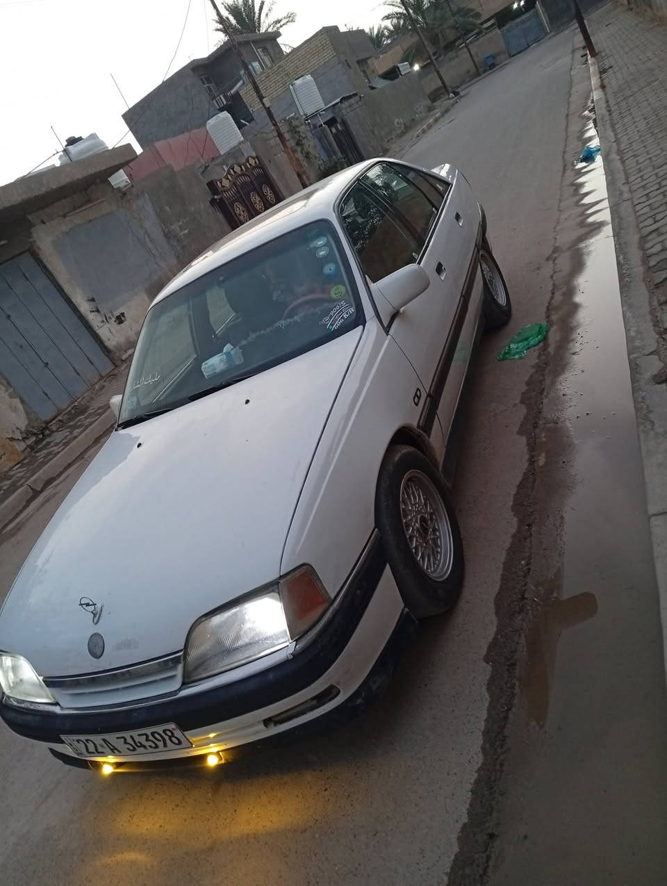 السلام عليكم ابول اوميكا للبيع بلاديه موديل 91 سياره جديده رقم اربيل السعر45وبيه مجال /***********/***********
