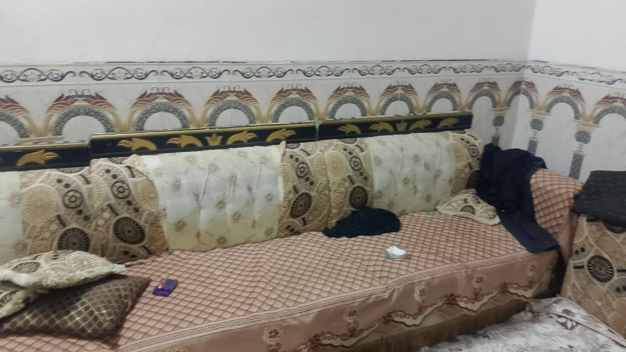 ثمانيه قطع للبيع ***********
