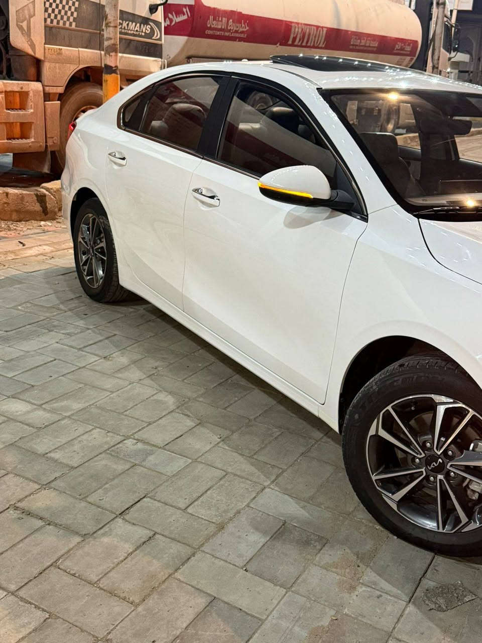 K3موديل 2022
فول واحد على واحد
إشارة متحركة
يدات نيكل 
بصمة 
فتحة 
شاشة كار بلي
شاحن لاسلكي
تبريد خلفي 
داخل رصاصي
السيارة بيها باب الصدر مبدل +بارد في الباب الخلفي
مكاني النجف الاشرف حي النداء 
***********
سلوم الملك
