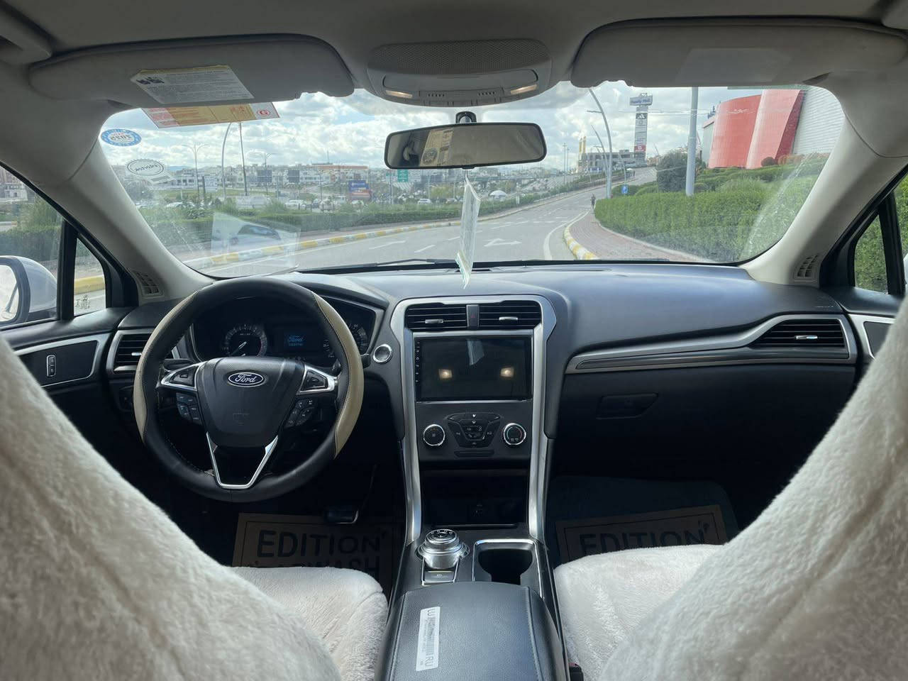 فۆرد فیوژن 2017  مواسەفات: S
سەیارەیەکی زۆر پاک و خاوێنە..
ڕەنگ سپی بەفری
 دو پارچە بۆیاخی هەیە
مواسەفات:
✔️ گێڕ ڤۆلیوم
✔️ سوکان ڤۆلیوم (Control لەسەر ستێرینگ)
✔️ تەحدید سورعە (Cruise Control)
✔️ ئایپاد / سیستەمی سەوت
 کامێرای دواوە

سعر لە کۆمێنت داوابکە ڕاستەخۆ بۆت دیت 📩 

 سەنەوی تازە هەتاکو 2029
 ڕەقەمی تازەیە
چوار تایەی تازەی لەسەرە 
دۆخی سەیارە:
🔸 مەکینە و گێڕی زۆر بێ عەیبە
🔸 تەحویل و غەرامەو بڕاوە و تەبرید بە شەرت
🔸 سەیارەکە هی مەعرەز نیە – هی ماڵی خۆمانە...

ژمارە موبایل:
 ***********
