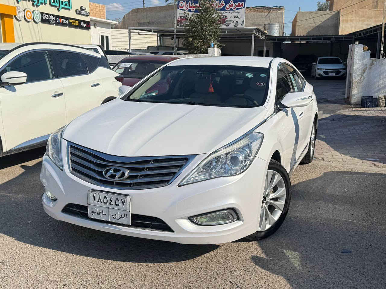 السلام وعليكم للبيع هونداي ازيره
موديل 2015 
محرك V6
برغي ممفتوح من كير او محرك
مواصفات كوشن جلد پرده بلادي
بدون صبغ السونر مرفق 
بدون مراوس  بيع فقط
السعر 138$ بي مجال حك الجيه
للاستفسار ***********
العنوان ديالى خانقين خناقين, ديالى
